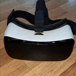Samsung VR Headset in Black and White